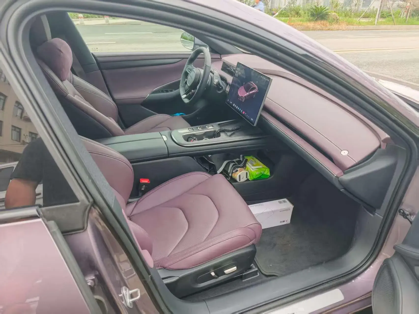 2024 MI SU7 thumbnail 2