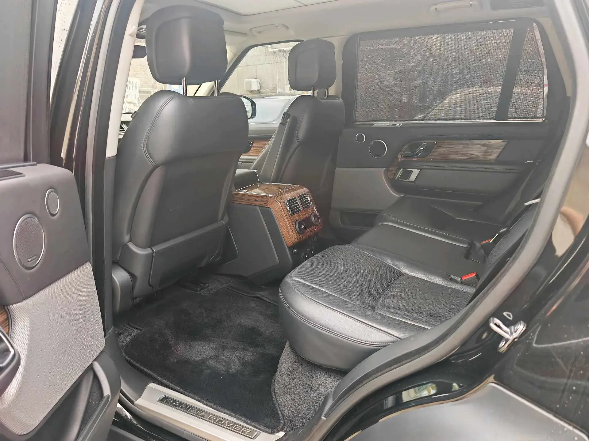 2018 LAND ROVER thumbnail 4