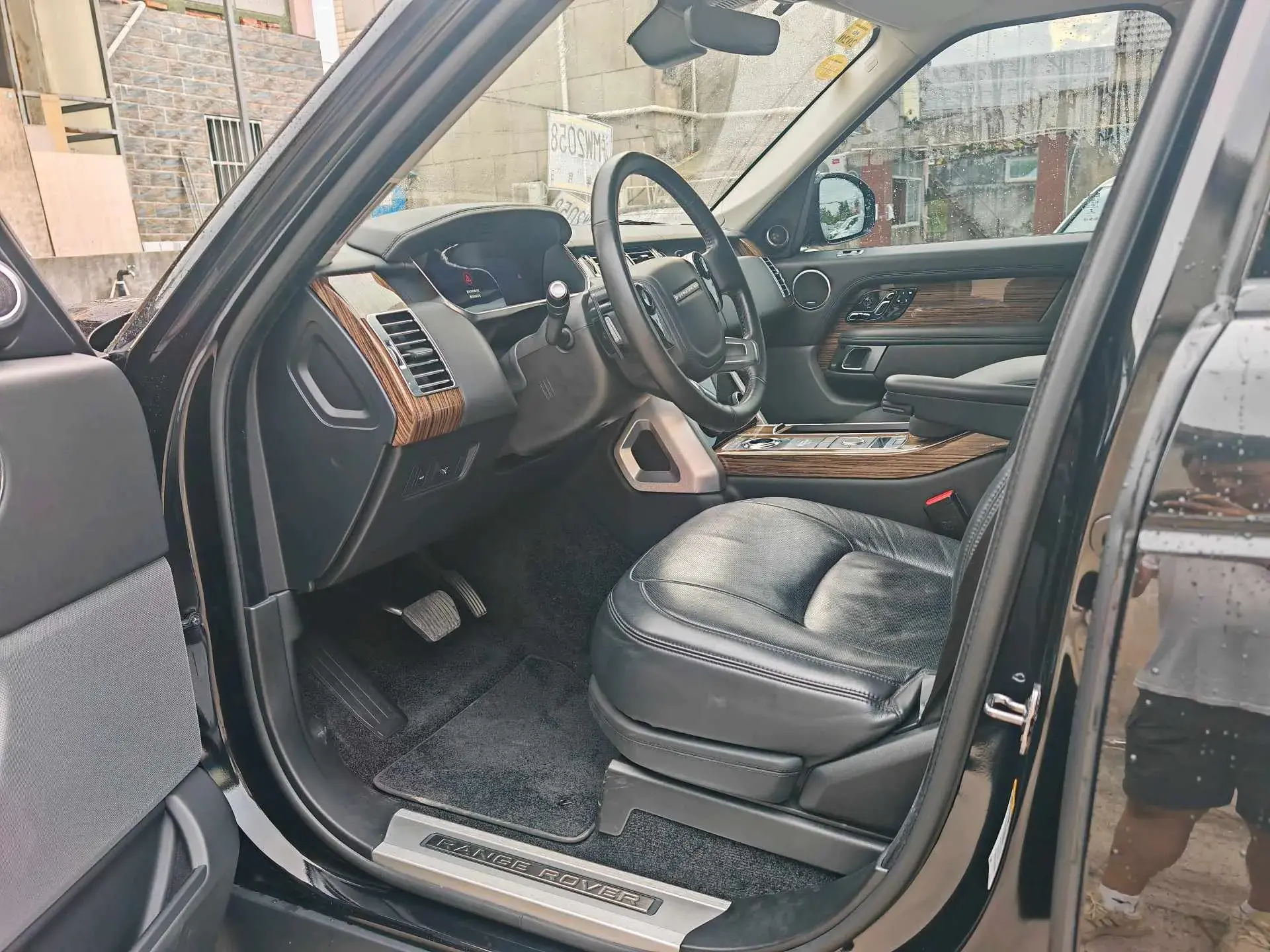 2018 LAND ROVER thumbnail 3