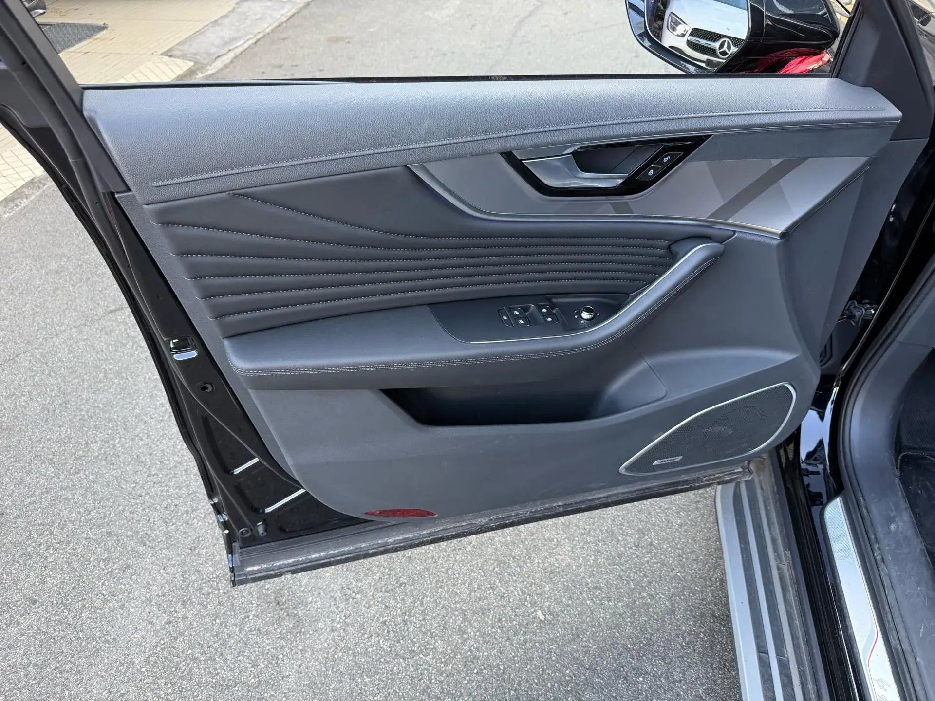 2023 HONGQI HS5 thumbnail 2