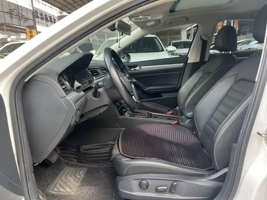 2019 VOLKSWAGEN LAMANDO thumbnail 3