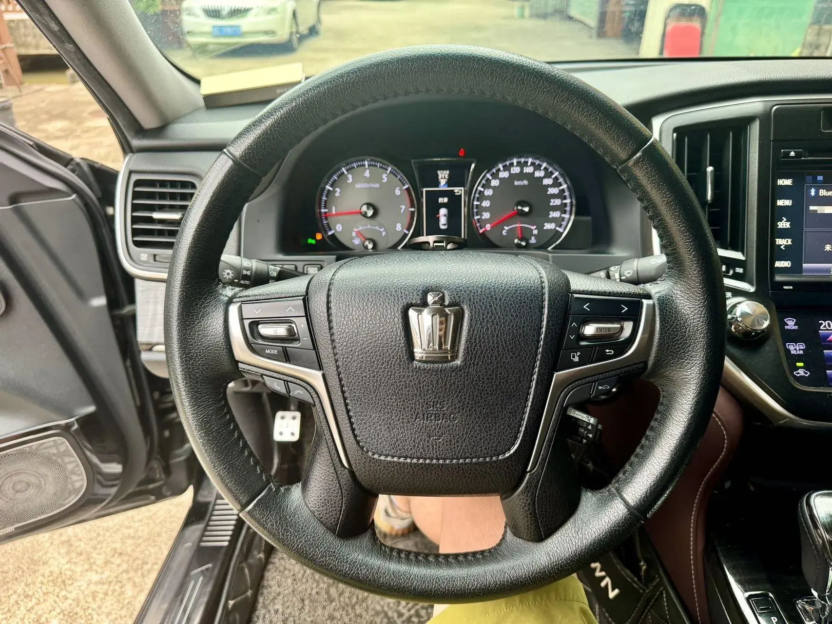 2017 TOYOTA CROWN thumbnail 3