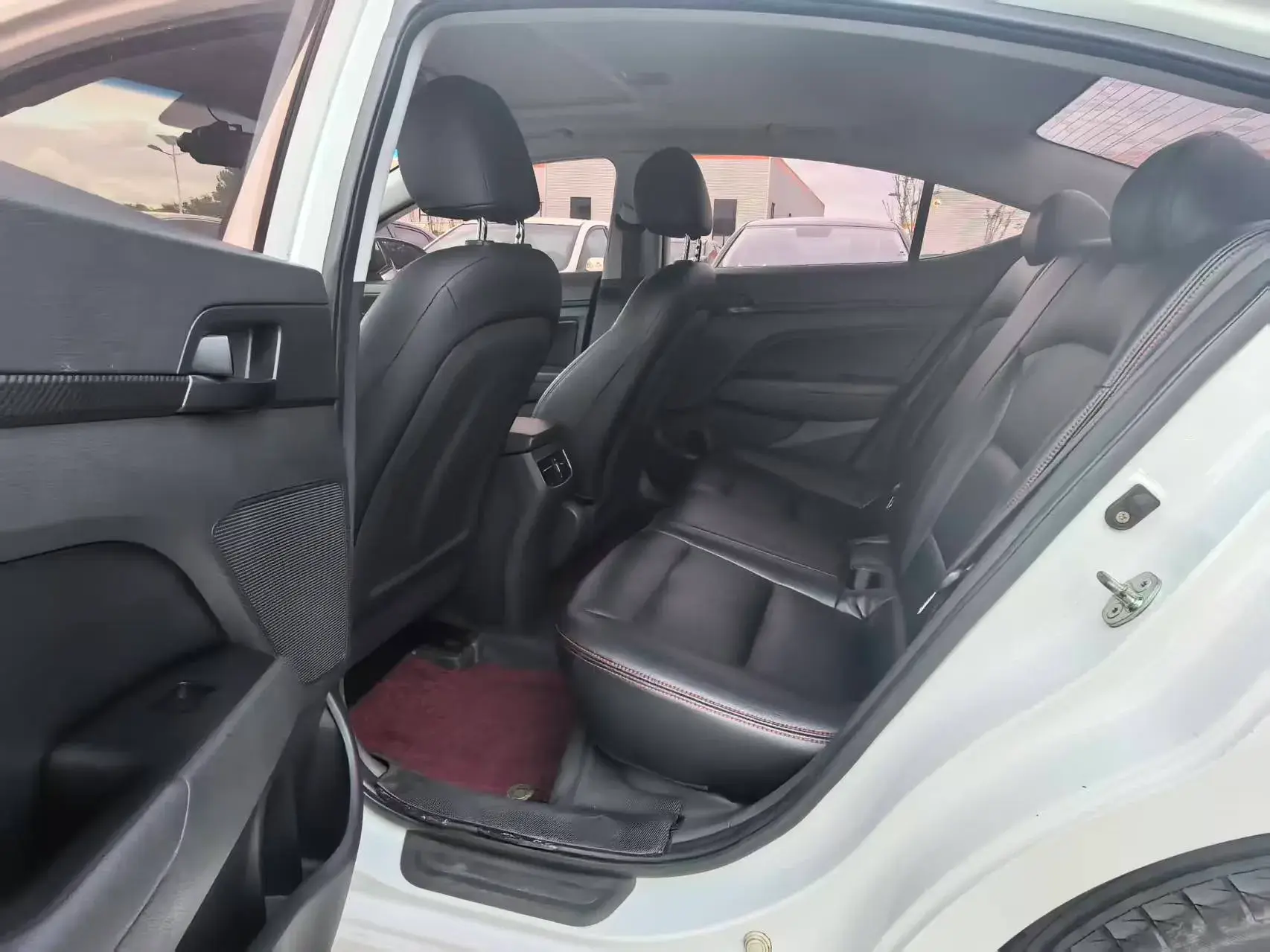 2018 HYUNDAI ELANTRA thumbnail 4