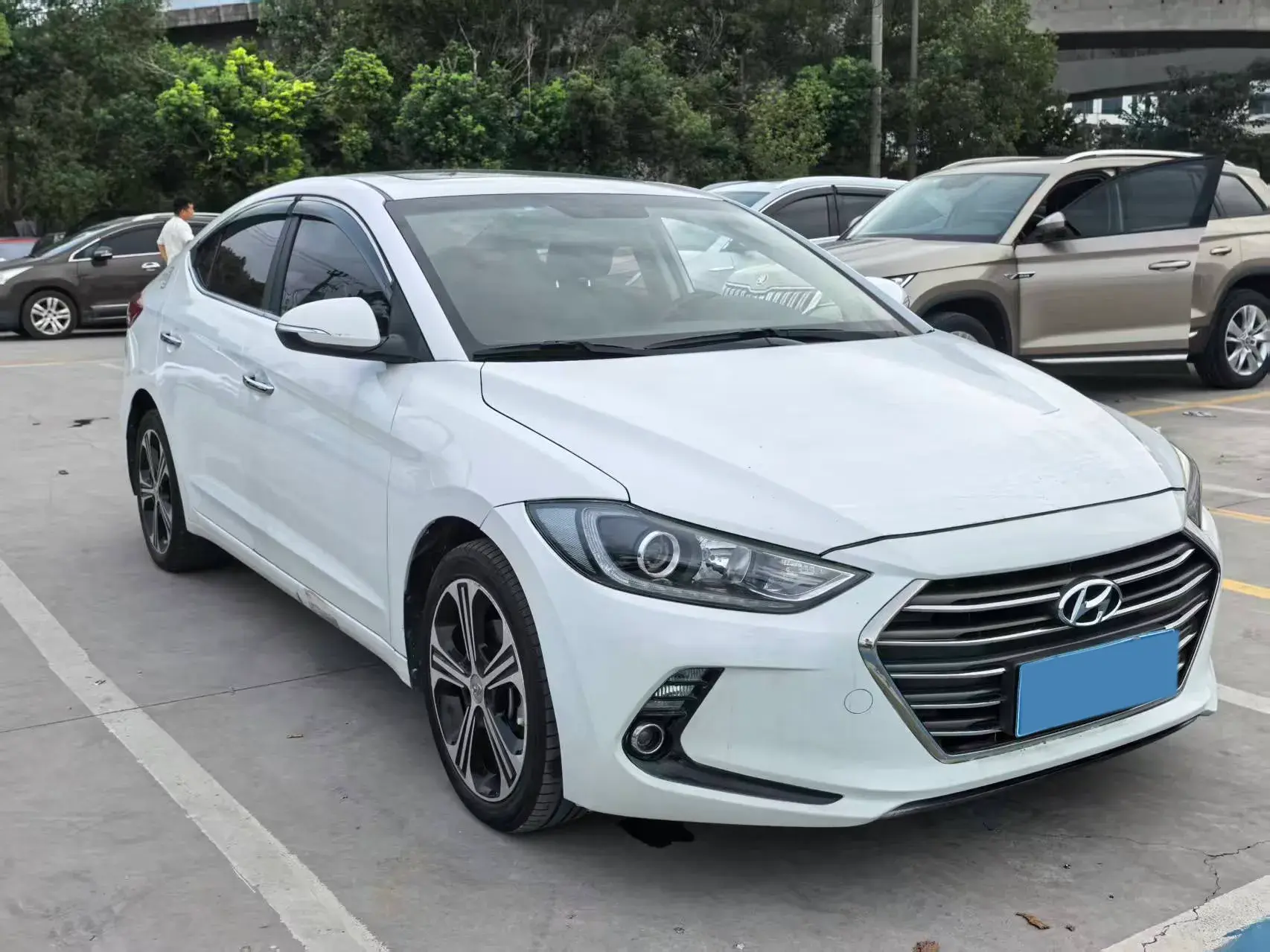 2018 HYUNDAI ELANTRA thumbnail 3