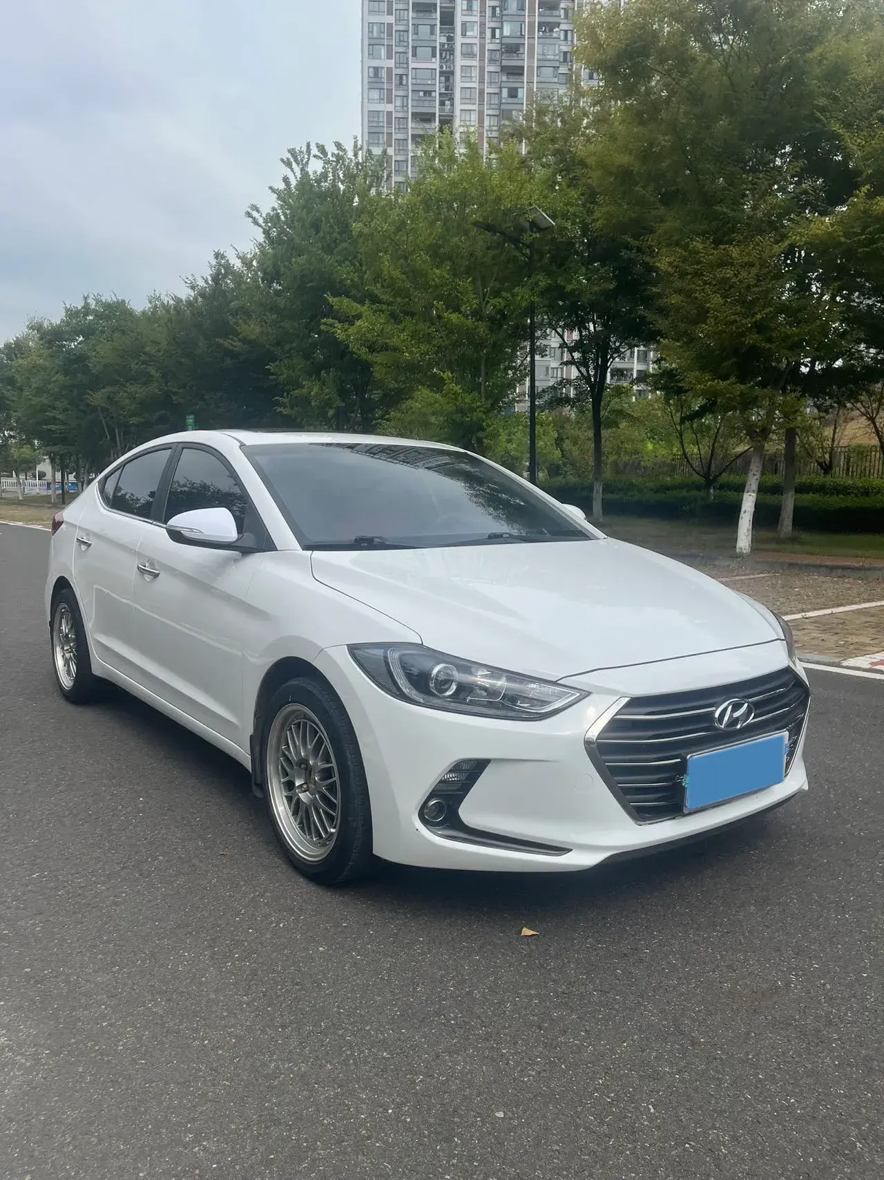 2016 HYUNDAI ELANTRA thumbnail 3