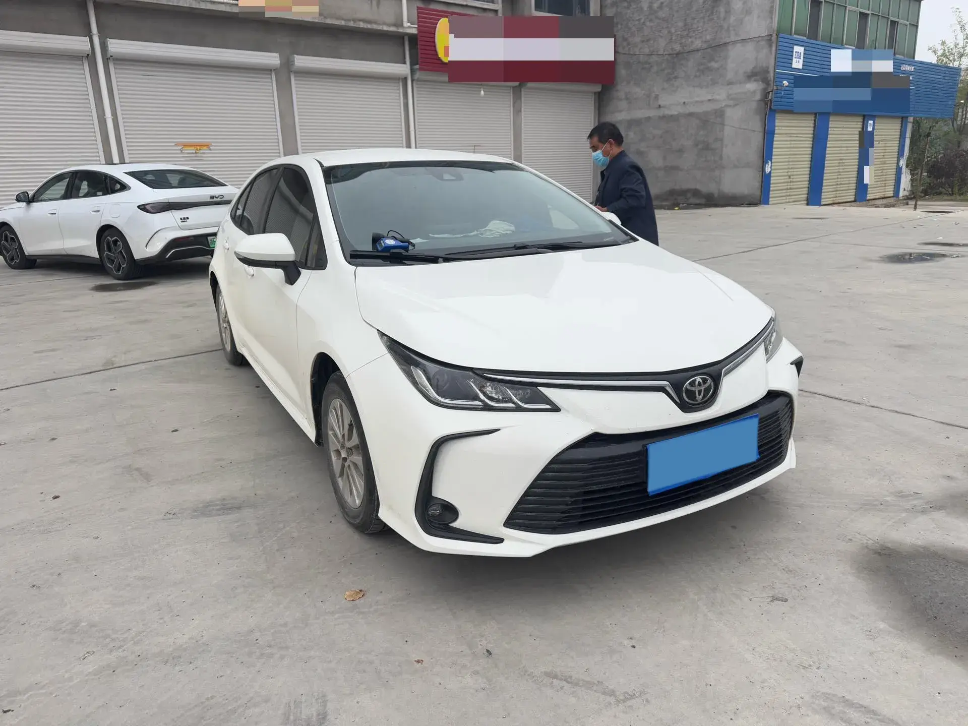 2023 TOYOTA COROLLA thumbnail 3