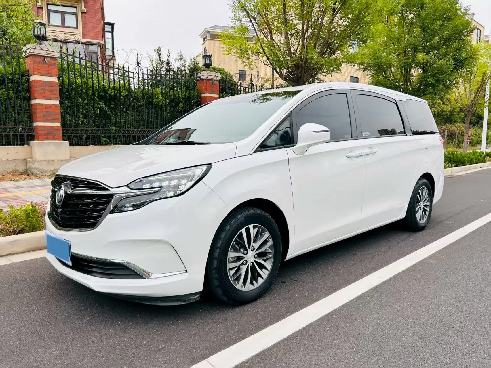 2022 BUICK GL8 view 1