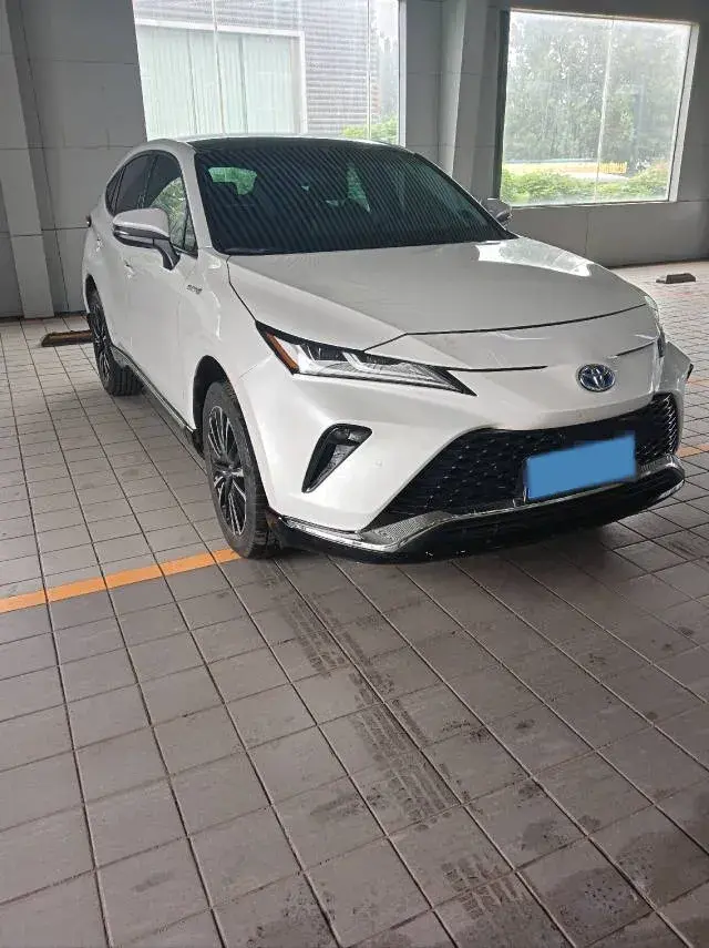 2022 TOYOTA VENZA thumbnail 3