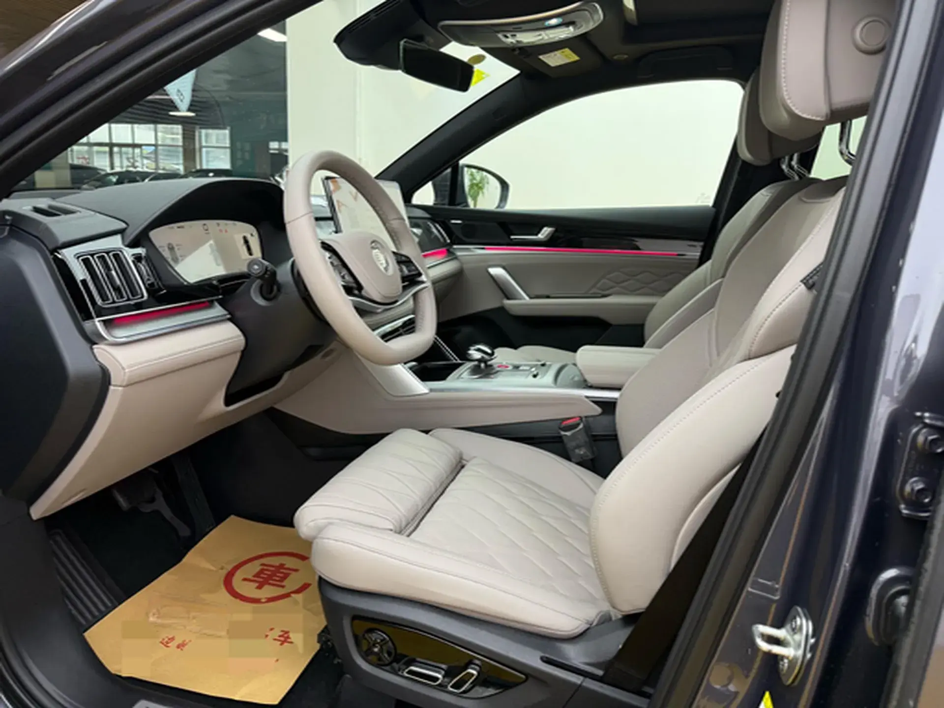 2025 BYD TANG thumbnail 4