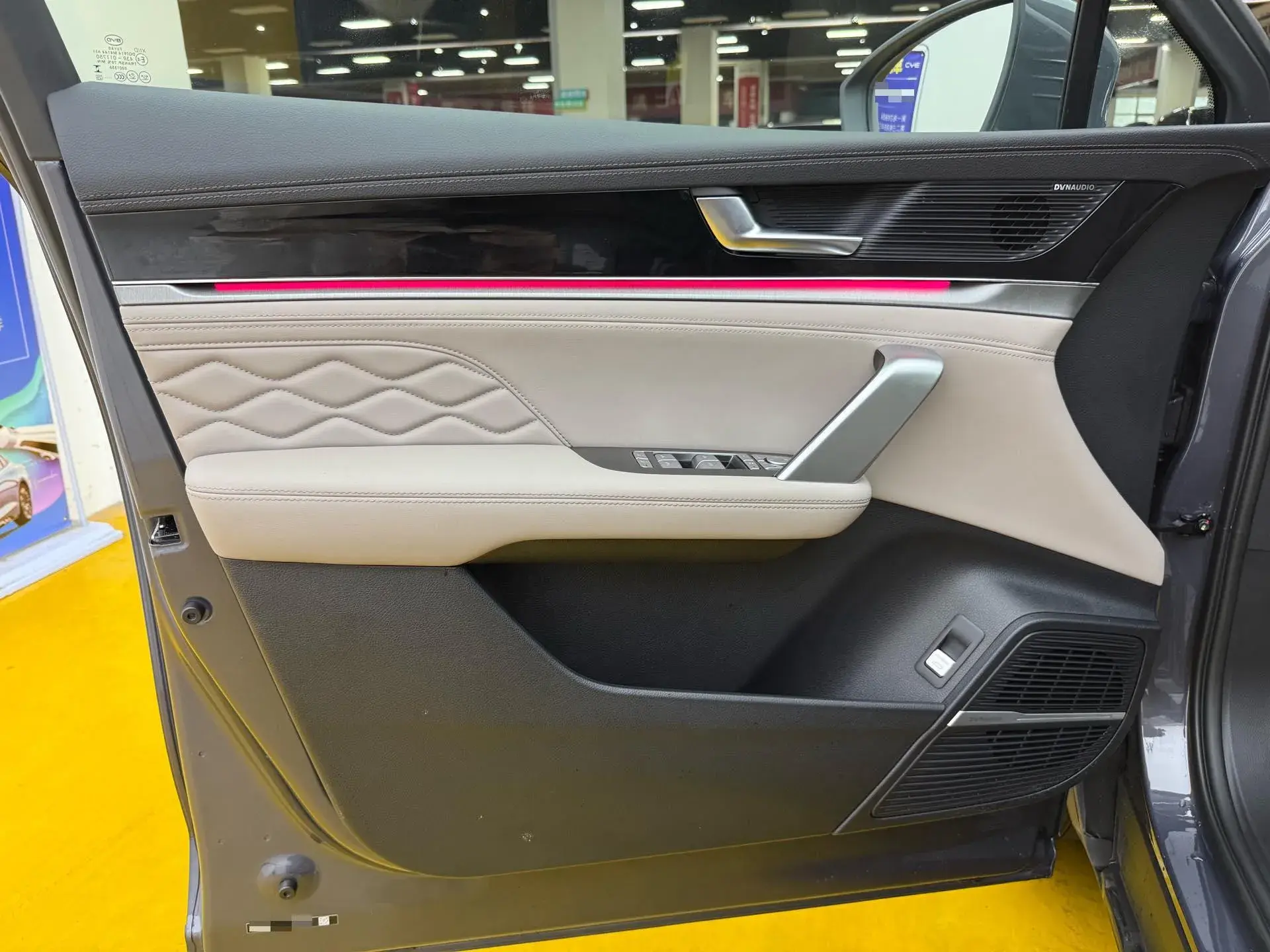 2025 BYD TANG thumbnail 3