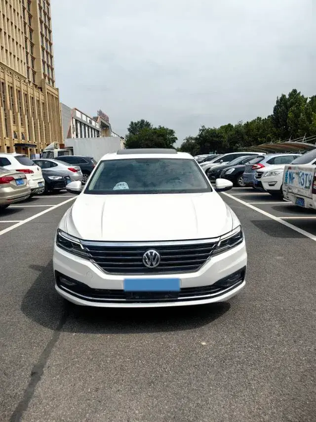 2018 VOLKSWAGEN LAVIDA thumbnail 2