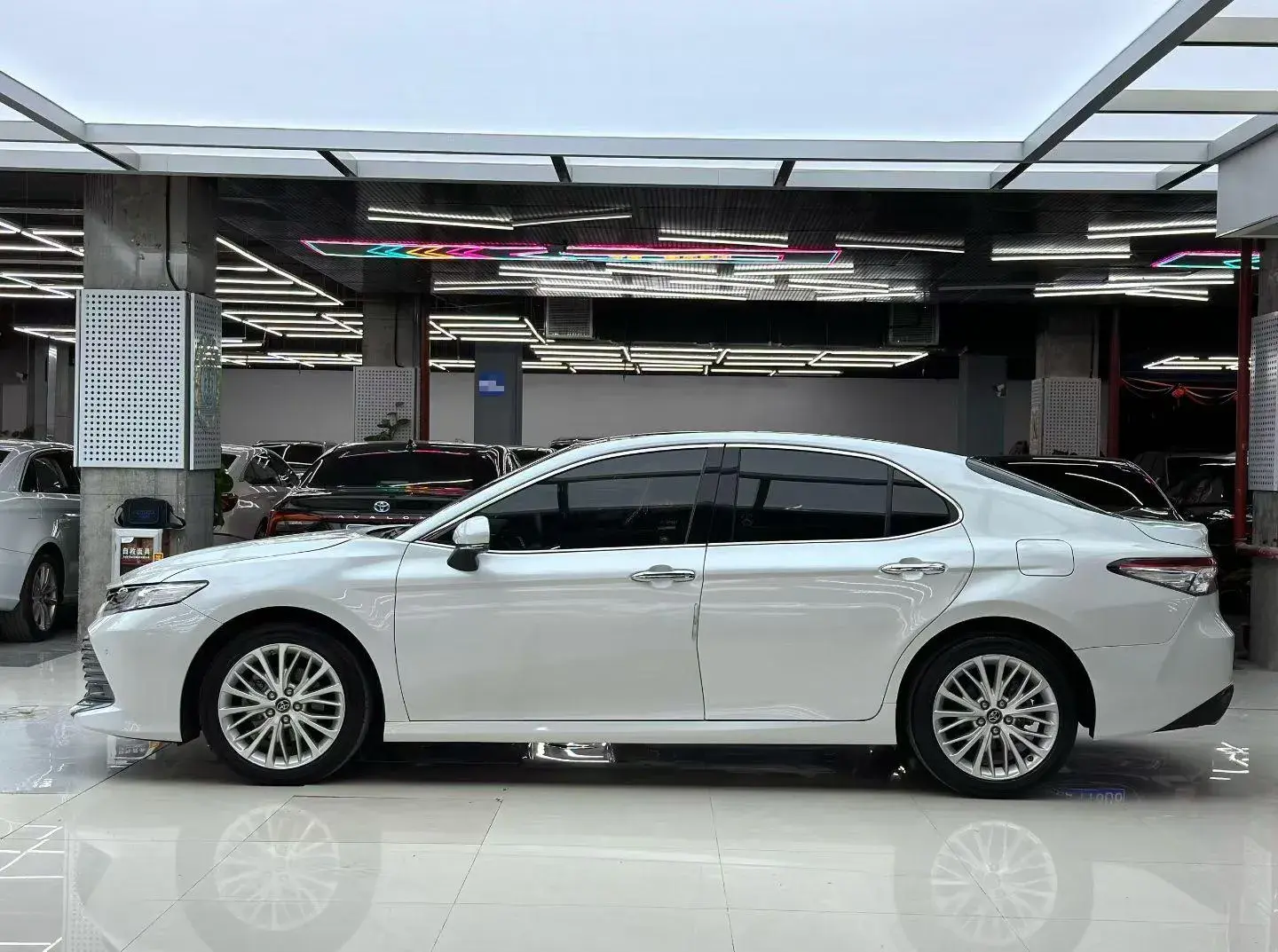 2019 TOYOTA CAMRY thumbnail 3