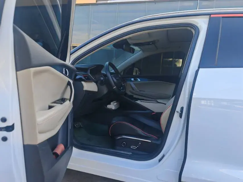 2020 LYNK&CO 06 thumbnail 4