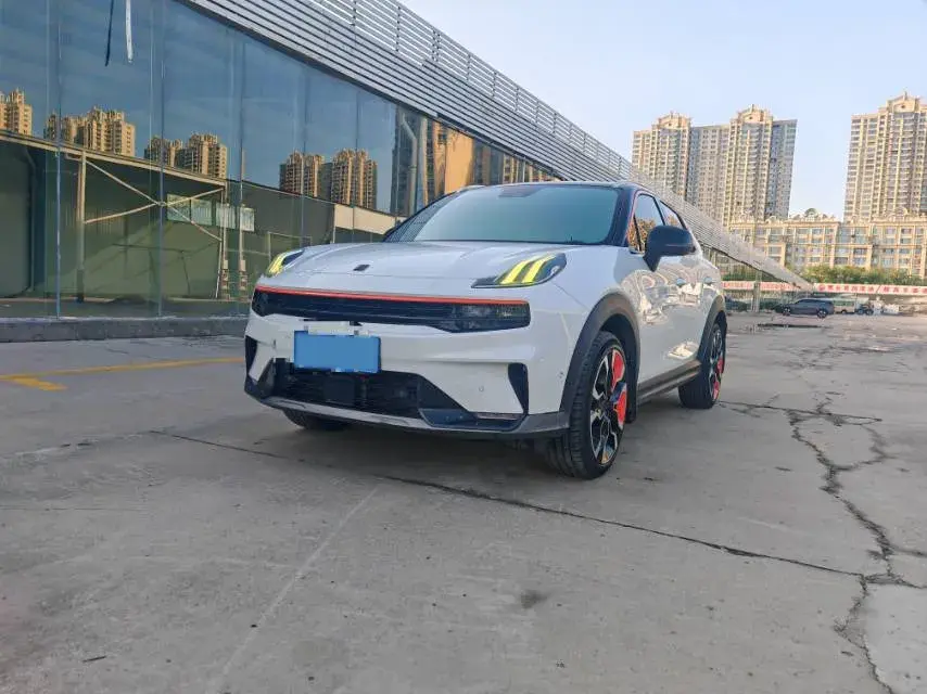 2020 LYNK&CO 06 view 1