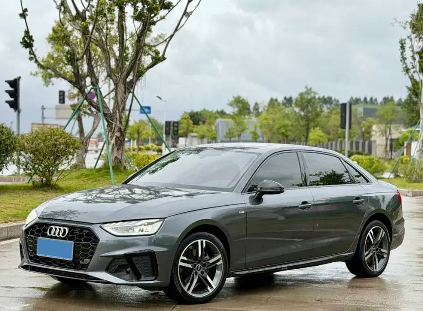 2023 AUDI A4L view 1