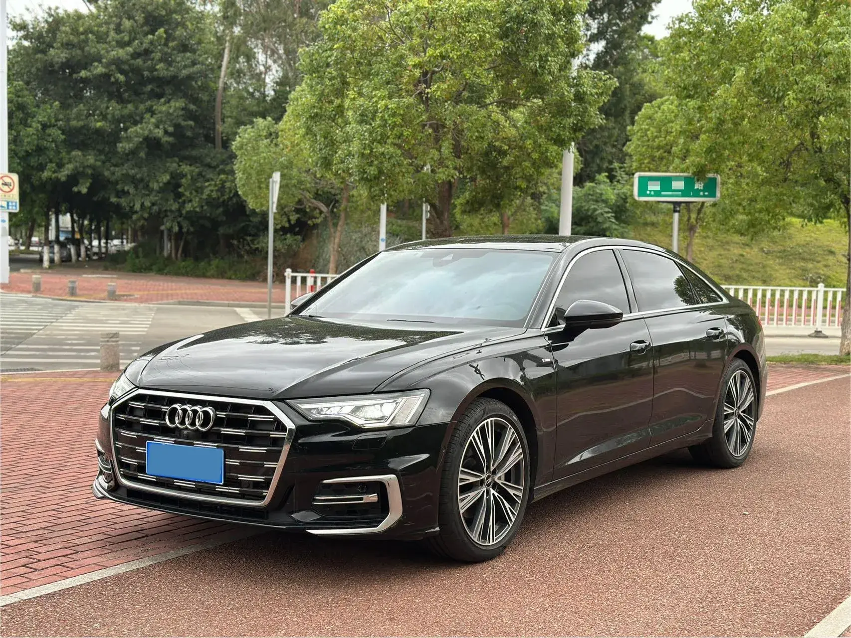 2023 AUDI A6L view 1
