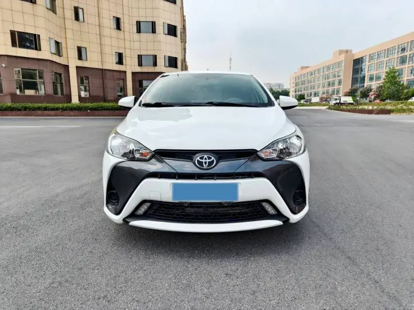 2019 TOYOTA YARIS thumbnail 3