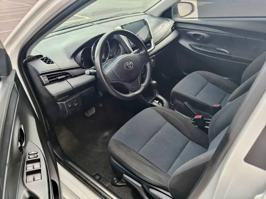 2019 TOYOTA YARIS thumbnail 4