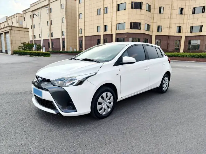 2019 TOYOTA YARIS view 1