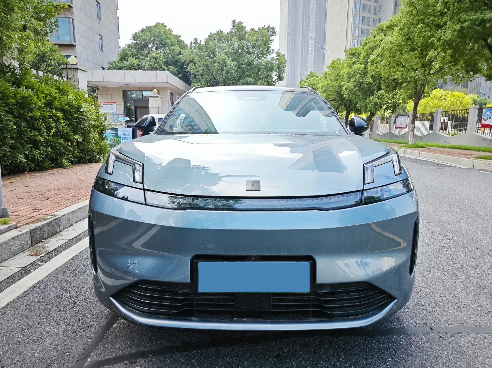 2023 LYNK&CO 08 thumbnail 2