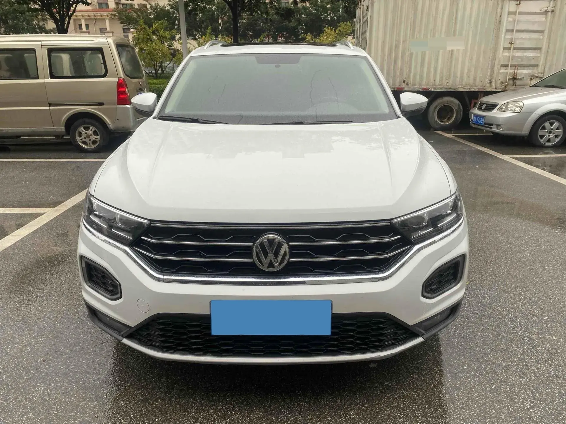 2019 VOLKSWAGEN T-ROC thumbnail 2