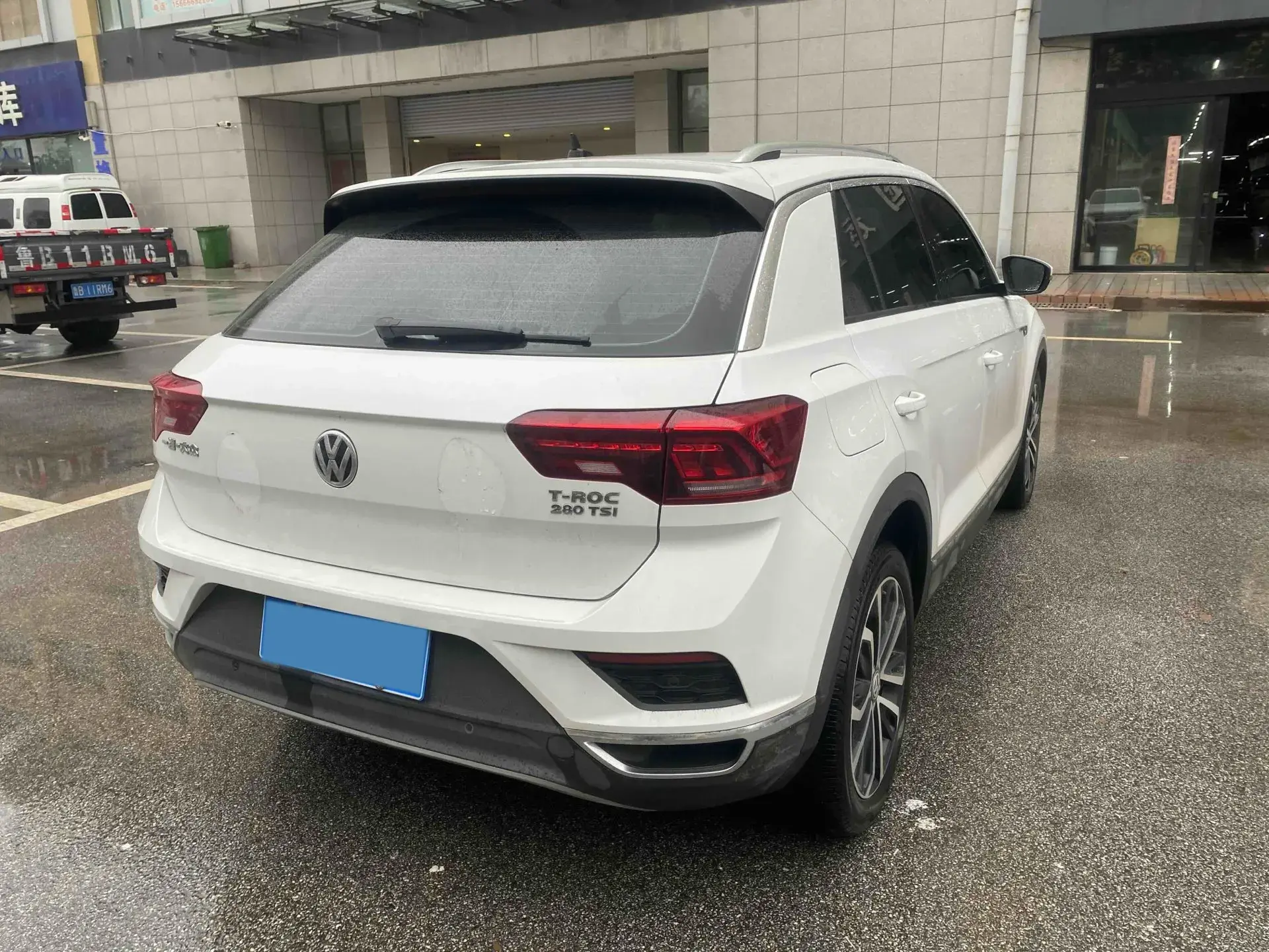 2019 VOLKSWAGEN T-ROC thumbnail 4