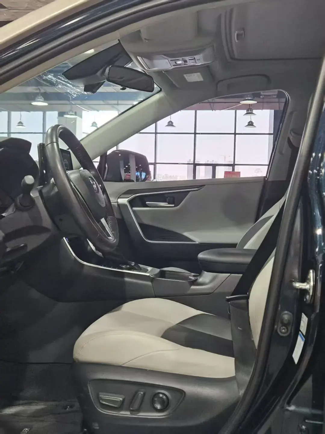 2022 TOYOTA WILDLANDER thumbnail 4