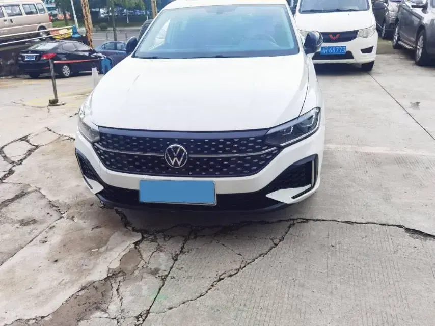 2023 VOLKSWAGEN LAVIDA thumbnail 2