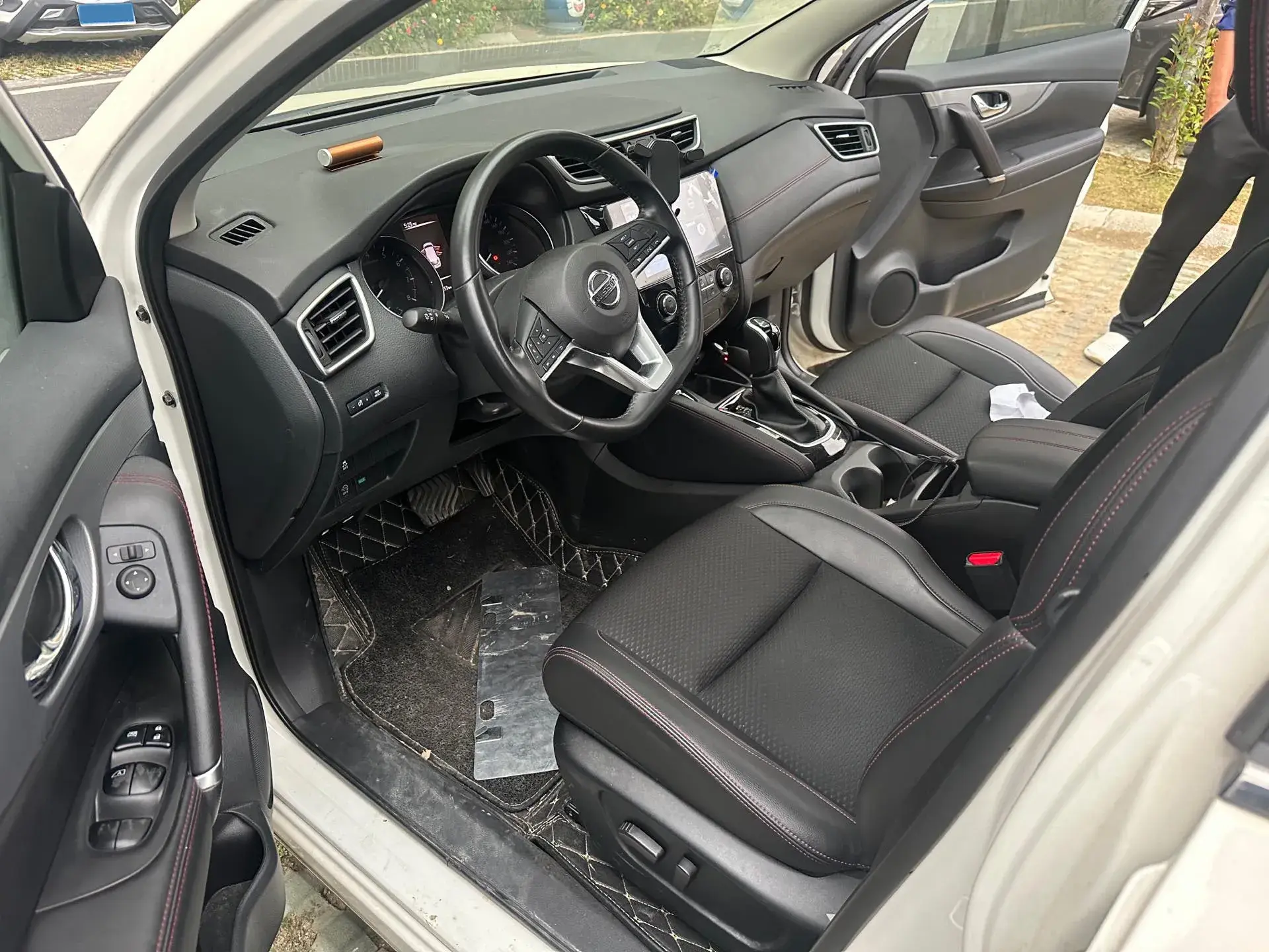 2021 NISSAN QASHQAI thumbnail 4