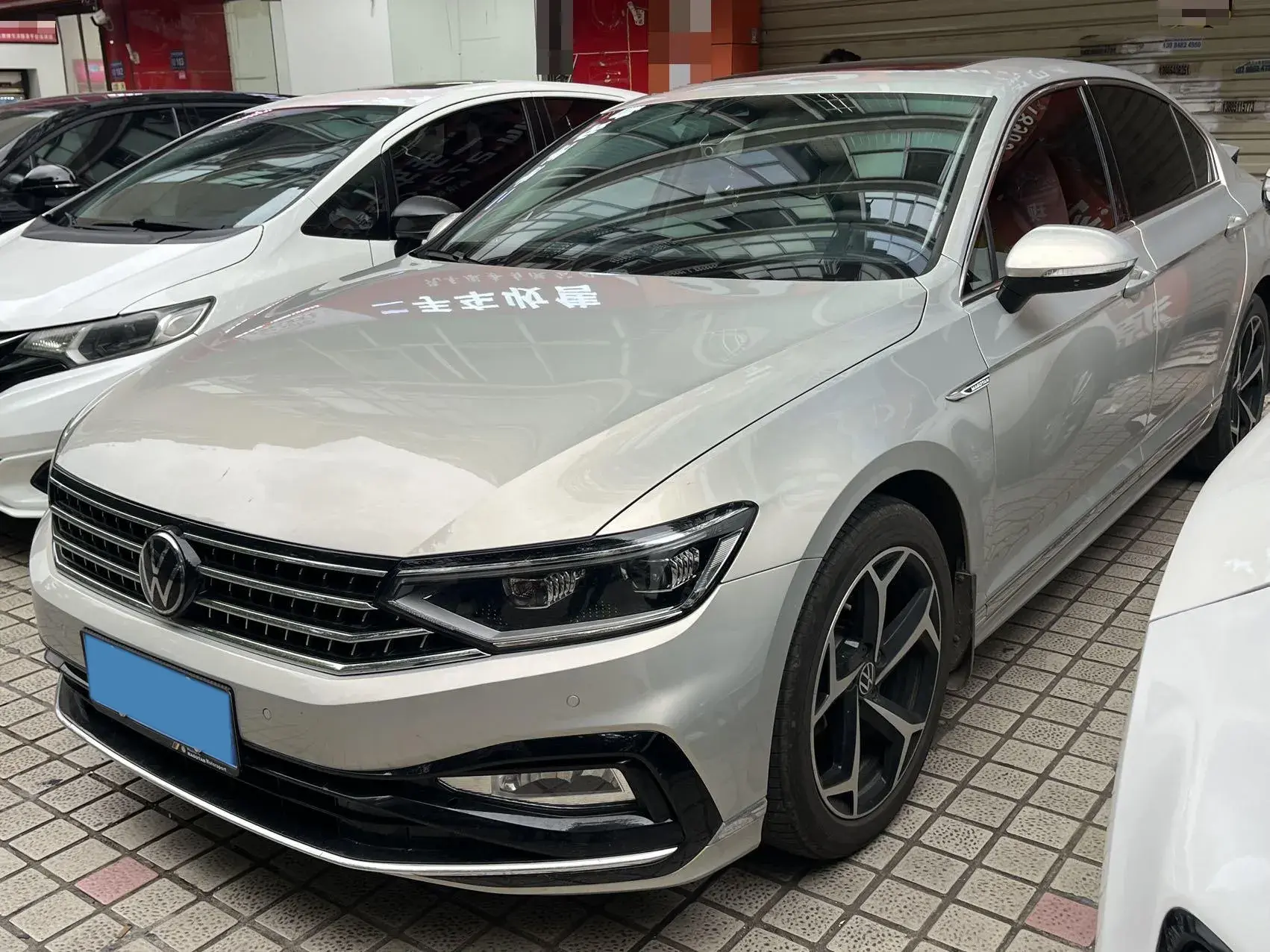 2023 VOLKSWAGEN MAGOTAN view 1