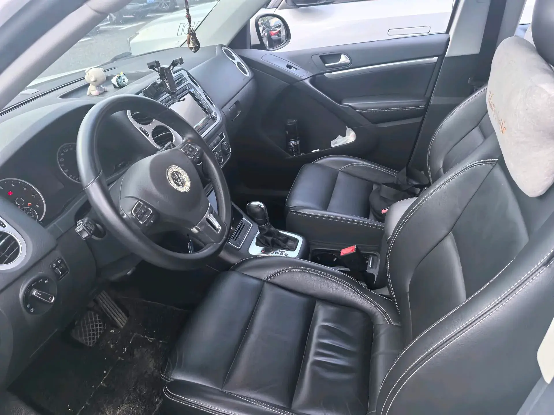 2017 VOLKSWAGEN TIGUAN thumbnail 3