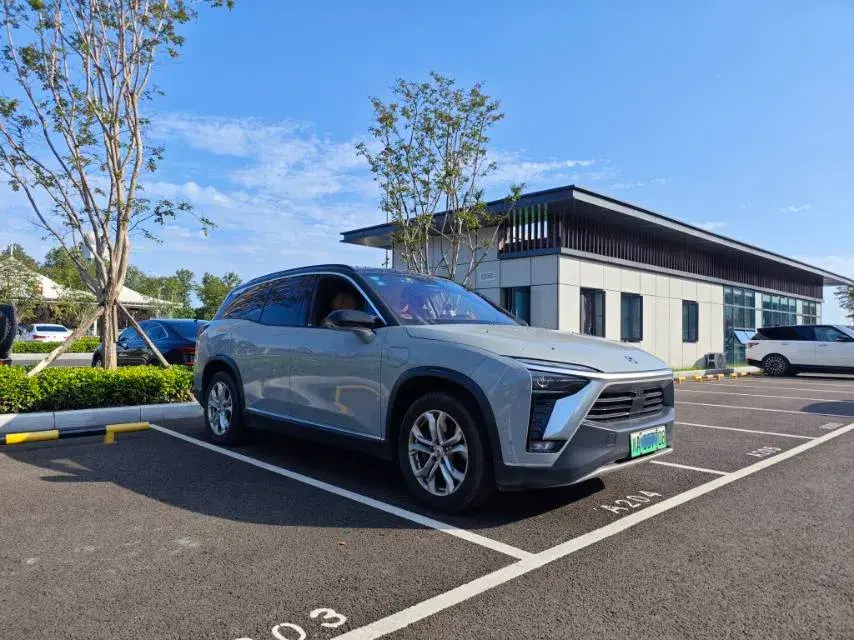 2020 NIO ES8 thumbnail 3
