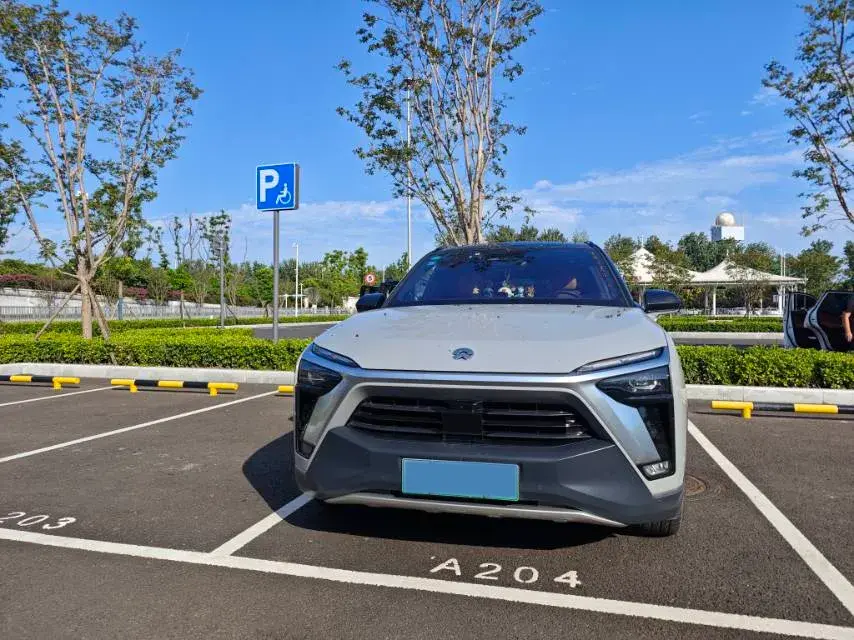 2020 NIO ES8 thumbnail 2