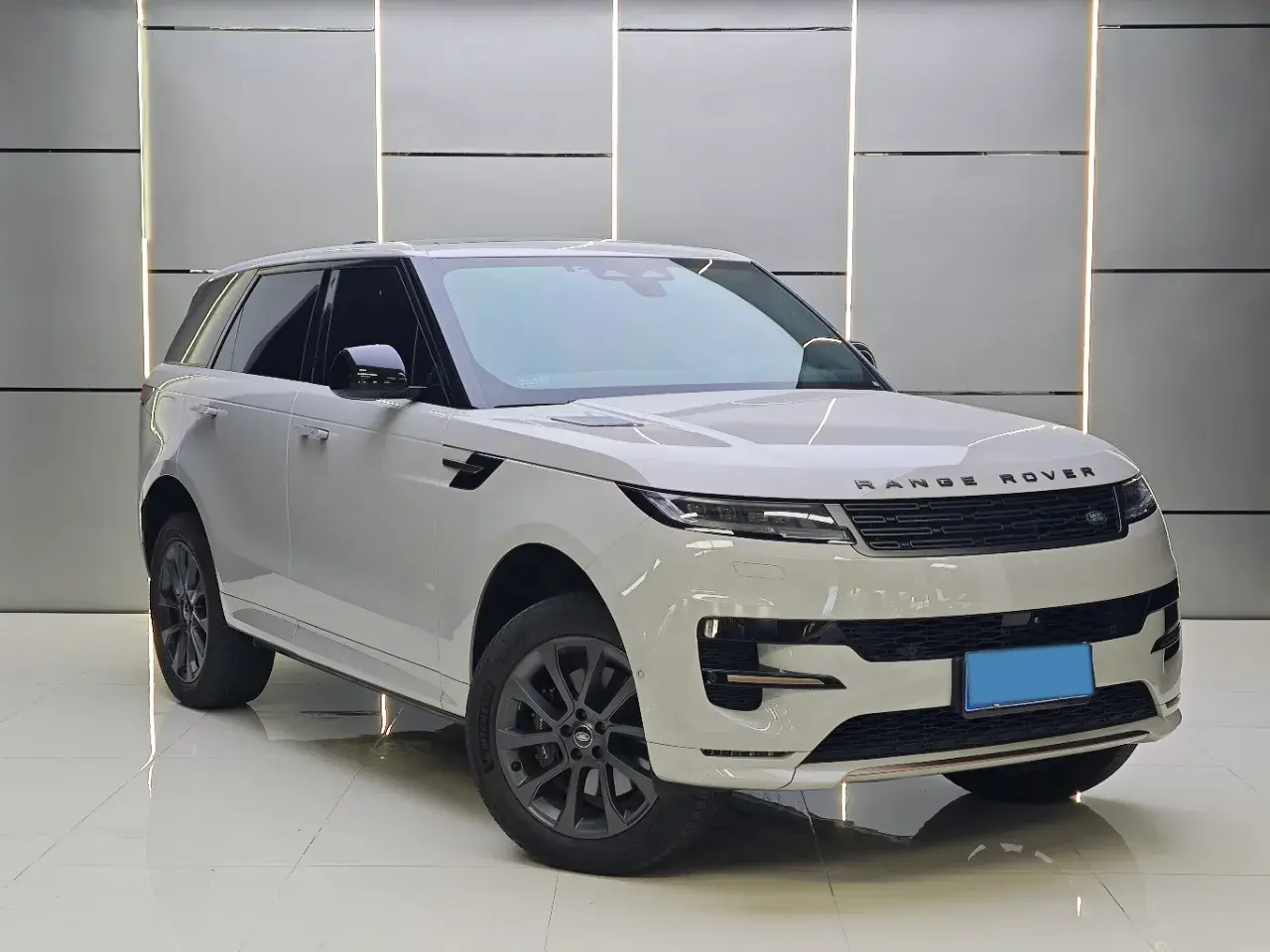 2023 LAND ROVER thumbnail 3