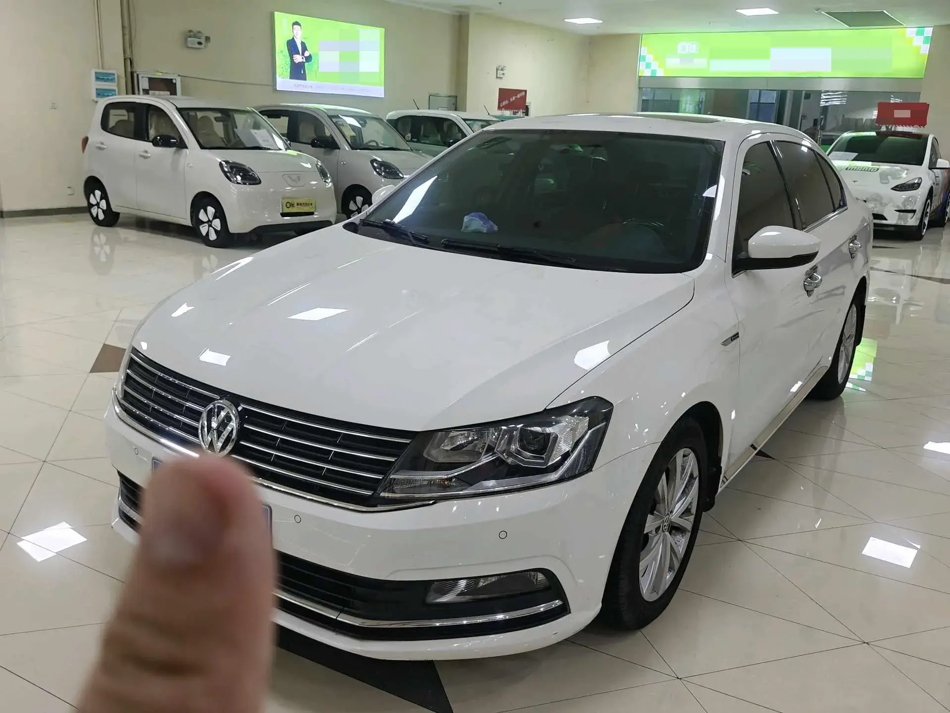 2017 VOLKSWAGEN LAVIDA view 1