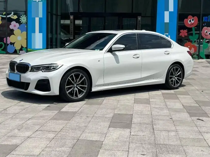 2021 BMW 3 view 1