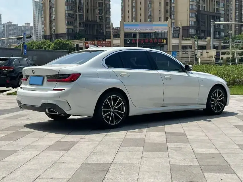 2021 BMW 3 thumbnail 4