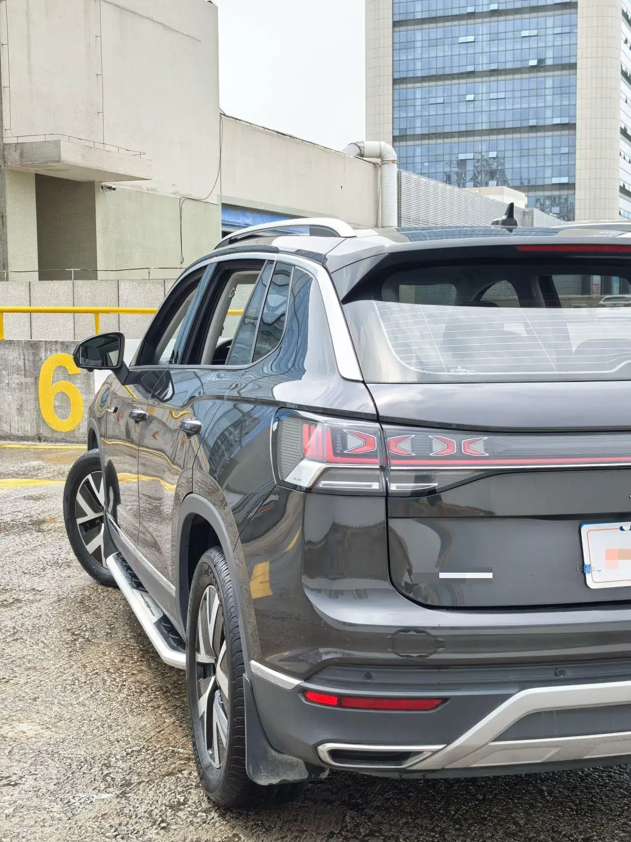 2023 VOLKSWAGEN TAYRON thumbnail 4