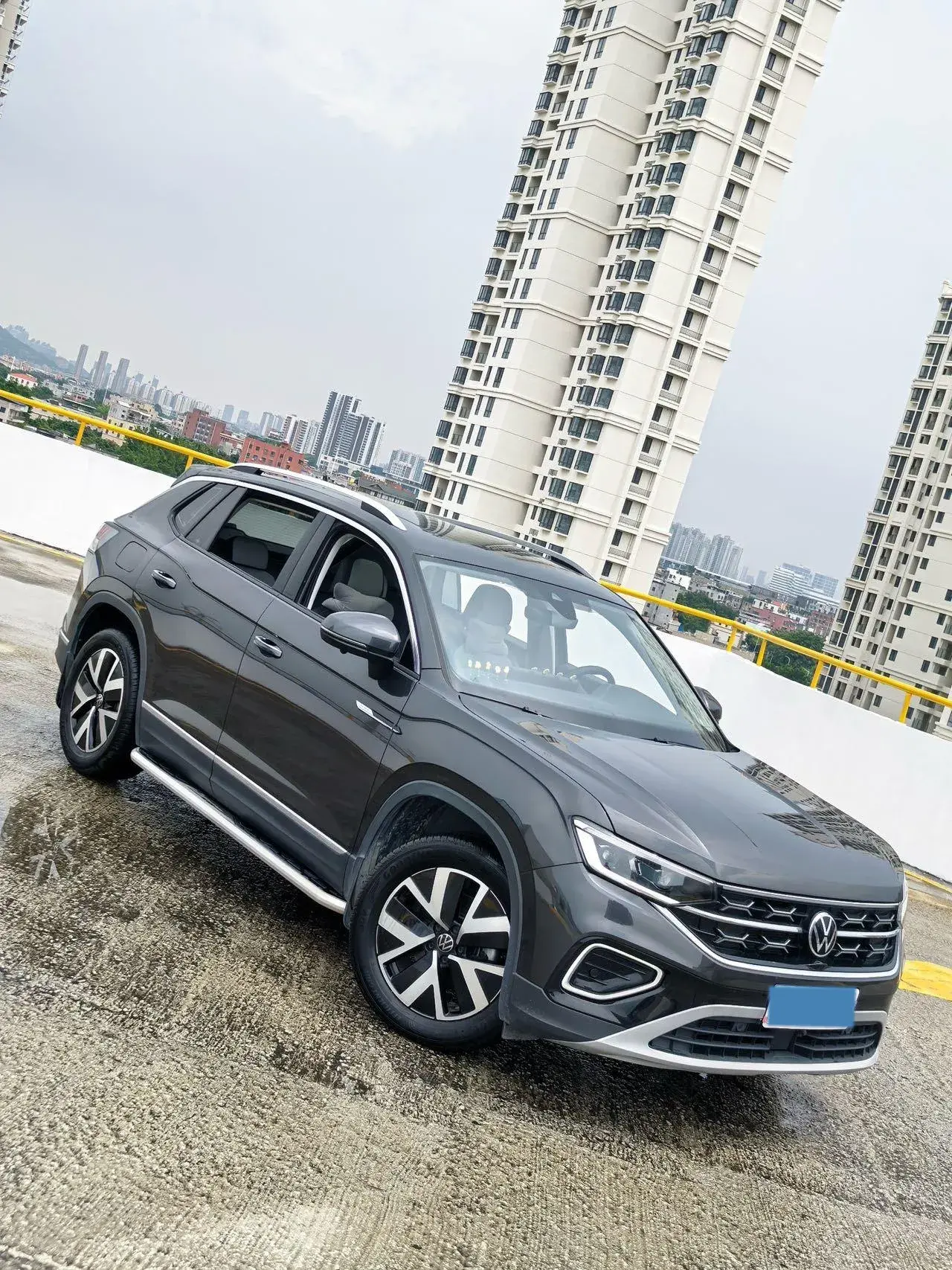 2023 VOLKSWAGEN TAYRON thumbnail 3