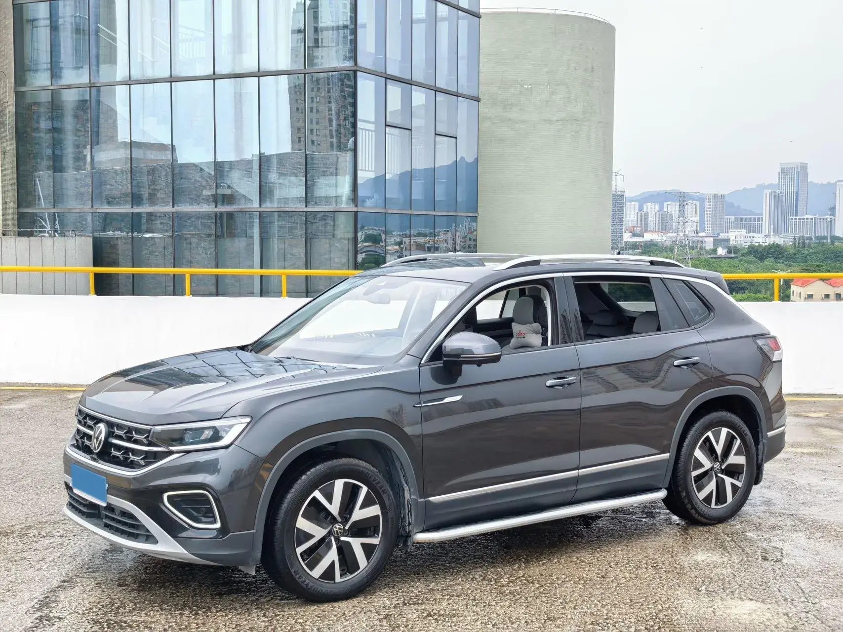 2023 VOLKSWAGEN TAYRON view 1