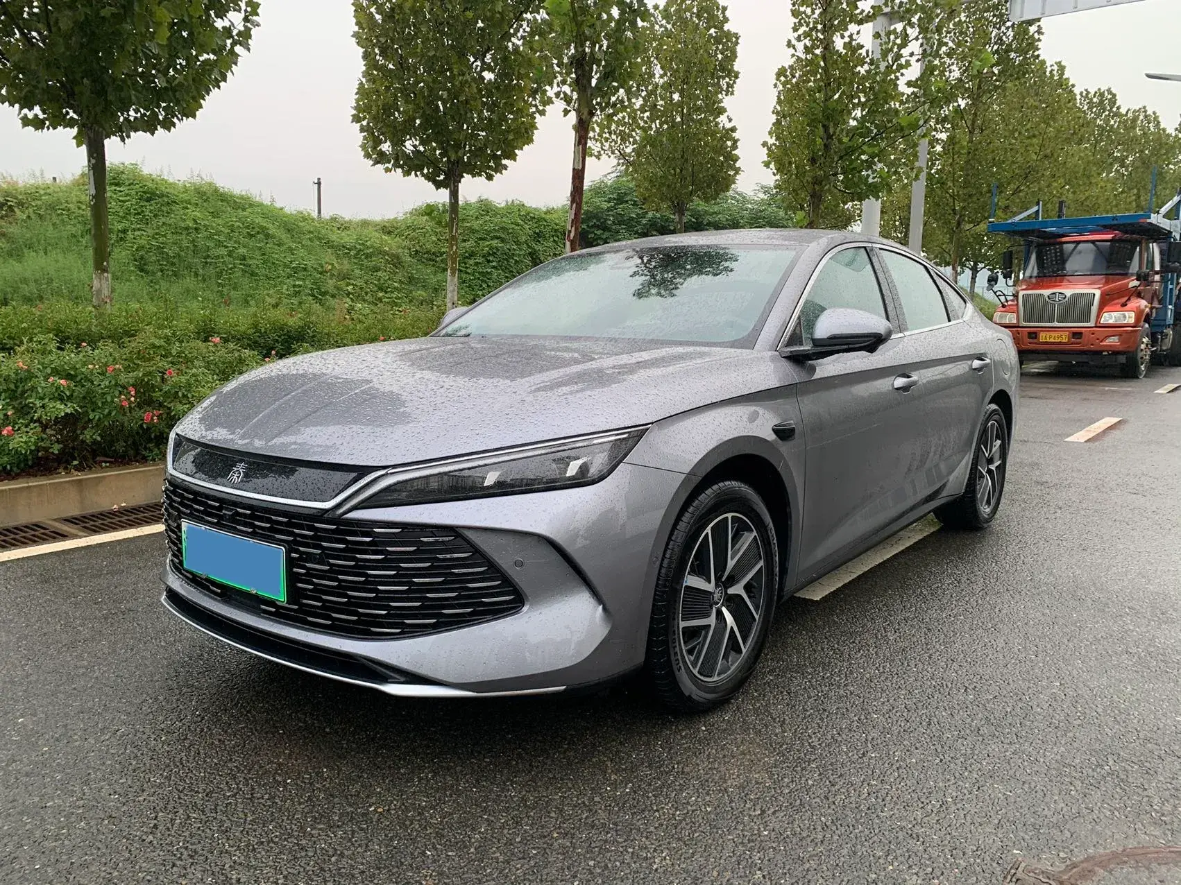 2025 BYD QINL view 1