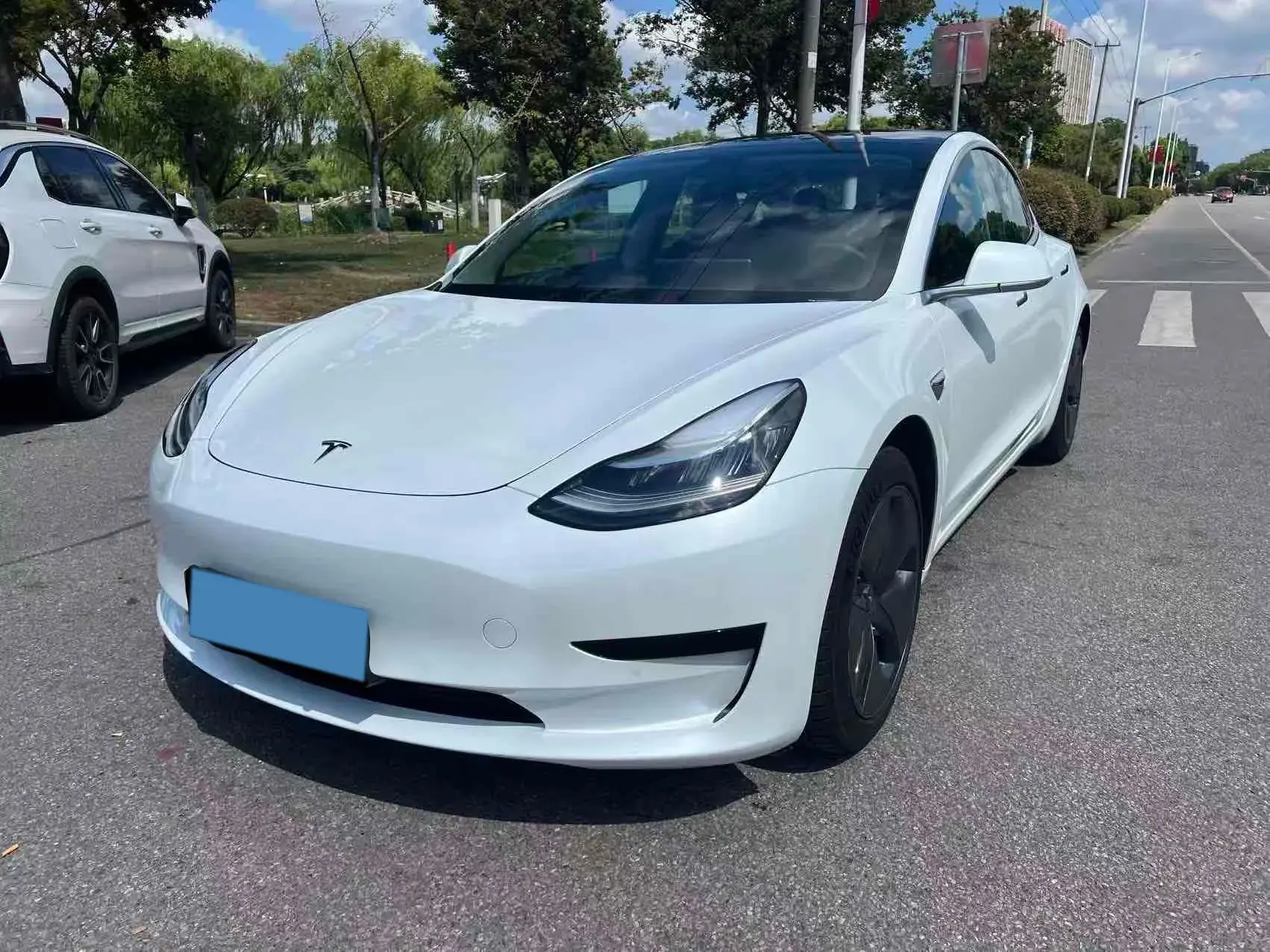 2020 TESLA MODEL view 1