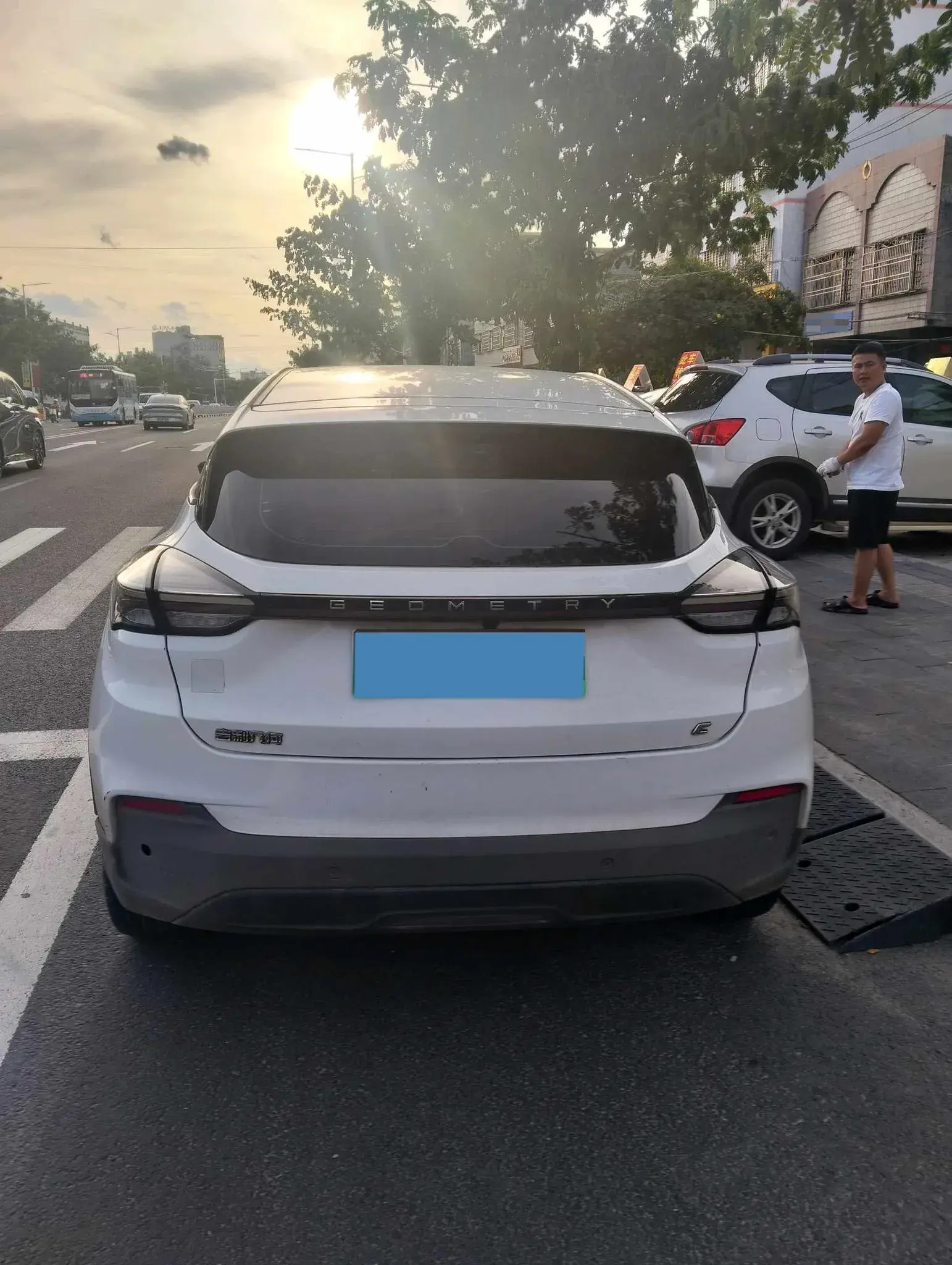 2022 GEOMETRY C thumbnail 4