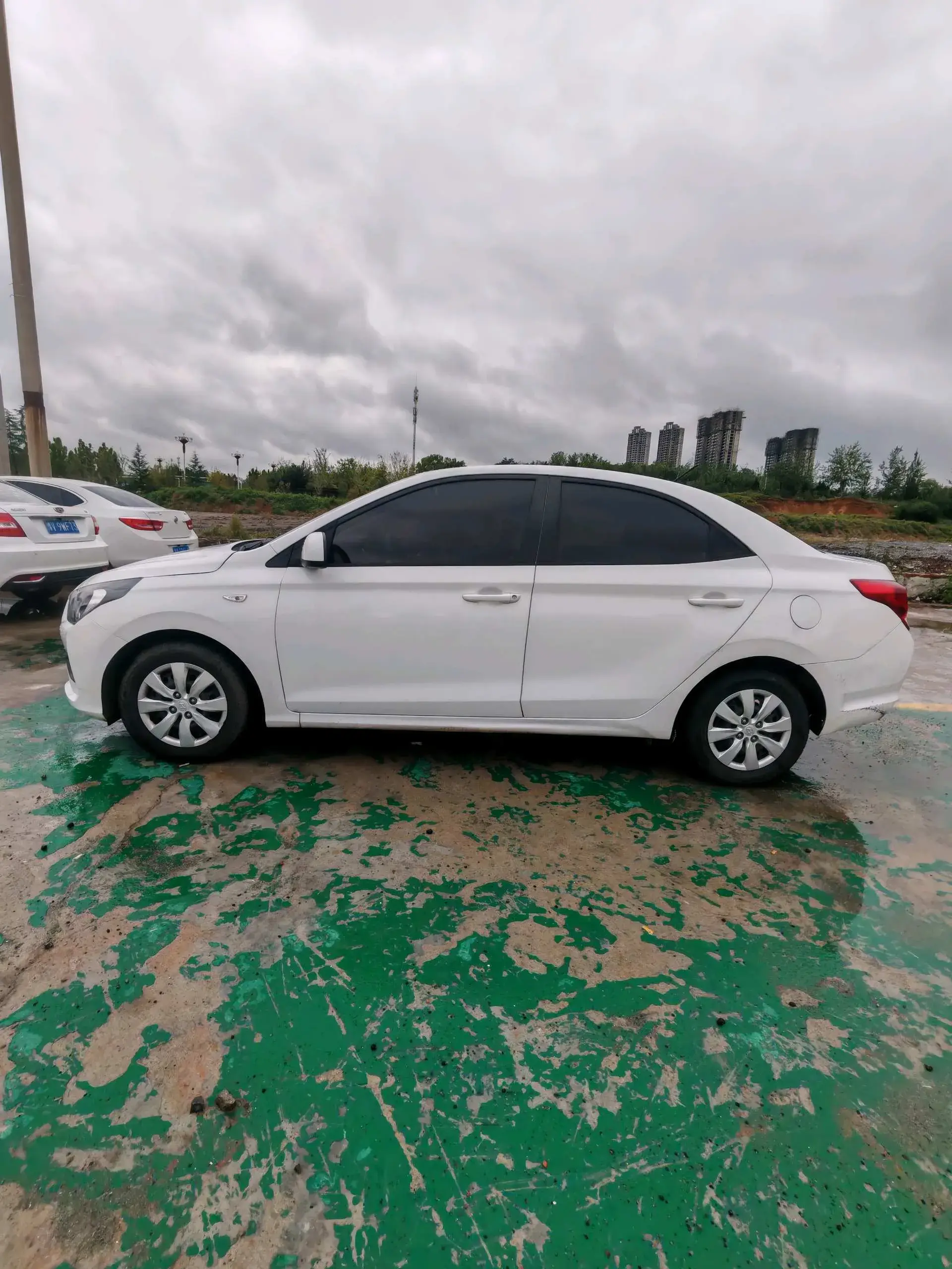 2017 HYUNDAI REINA thumbnail 3