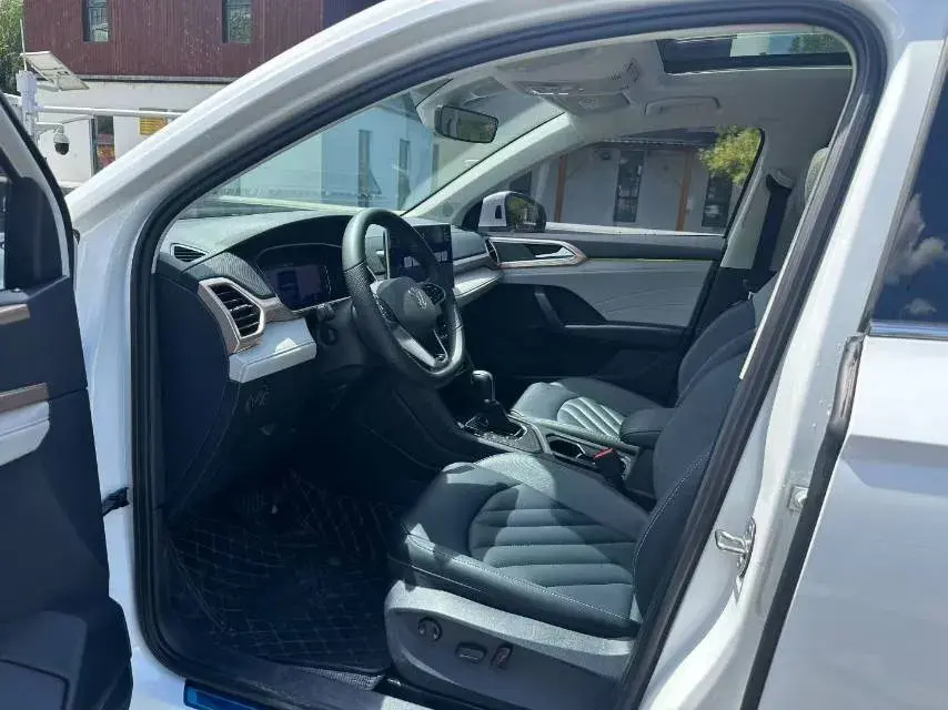 2023 VOLKSWAGEN THARU thumbnail 3