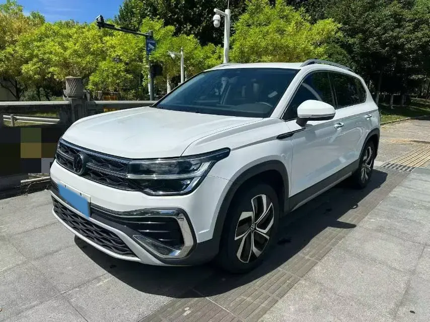 2023 VOLKSWAGEN THARU view 1