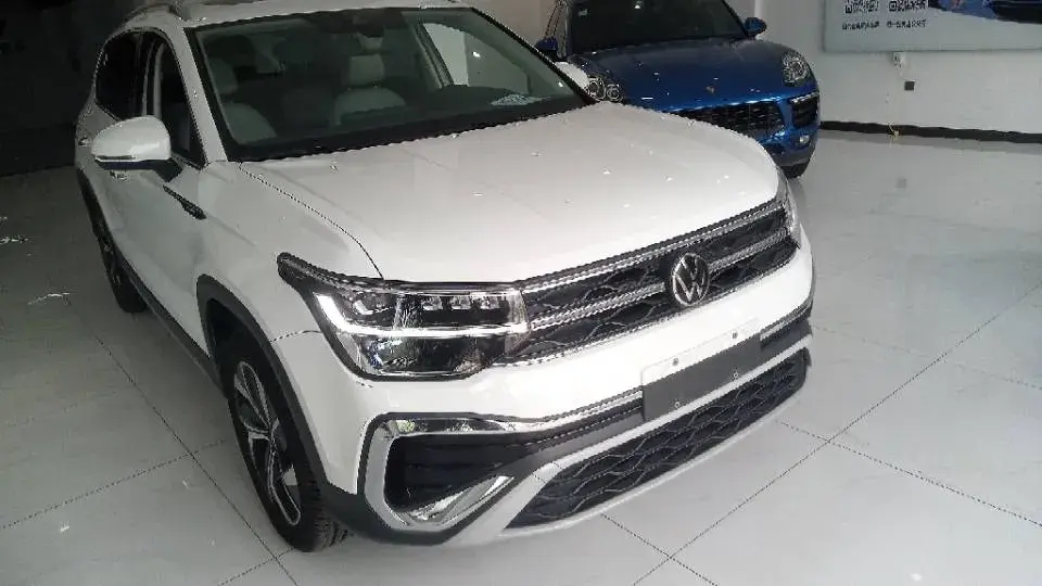 2023 VOLKSWAGEN THARU thumbnail 2