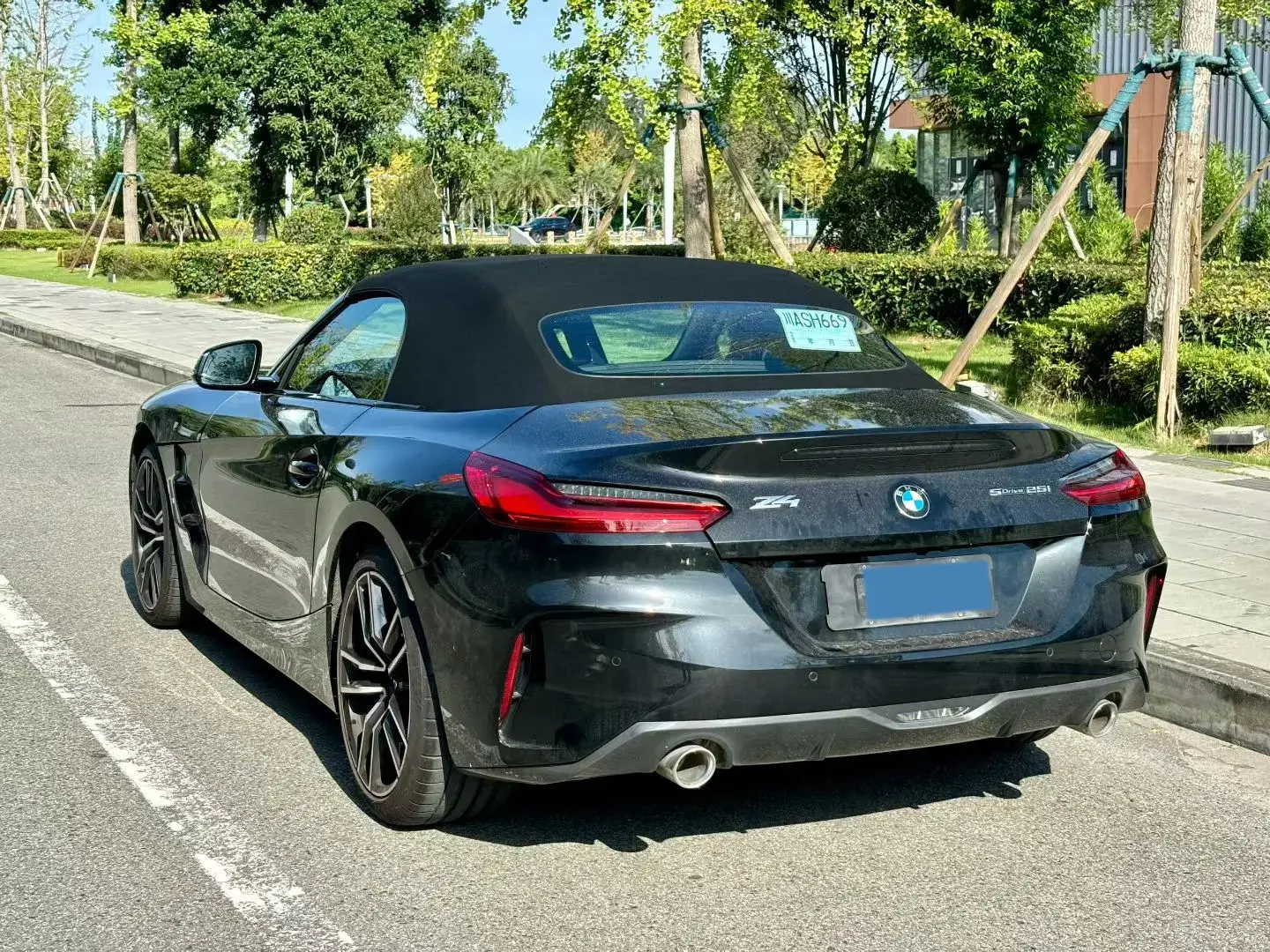 2023 BMW Z4 thumbnail 2