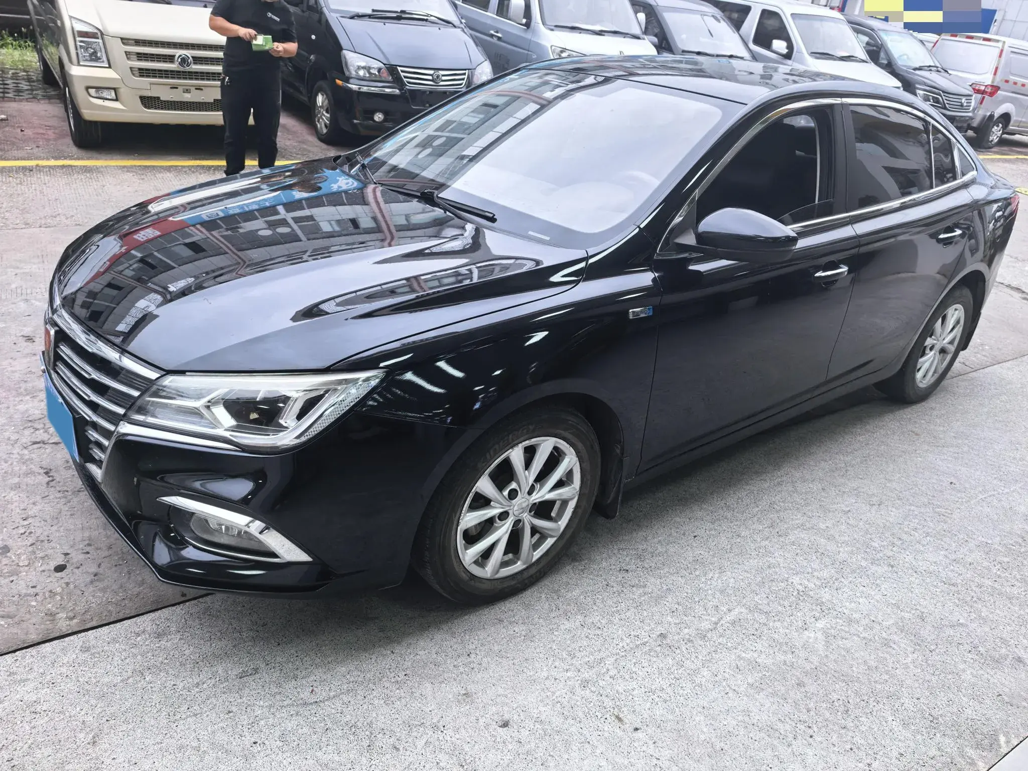 2019 ROEWE I5 view 1