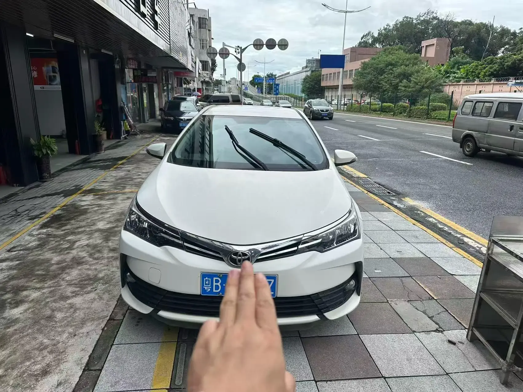 2018 TOYOTA COROLLA thumbnail 2